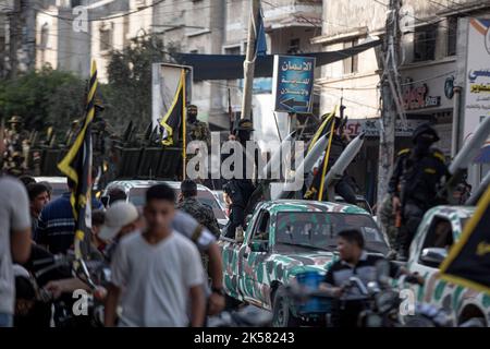 Palestinian Territories, Gaza Strip. October 06th 2022. Armed fighters from Al-Quds Brigades, the military wing of Islamic Jihad, participate in an anti-Israel military parade on the 35th anniversary of the launch of the Islamic Jihad movement in Khan Yunis, southern Gaza. Stock Photo