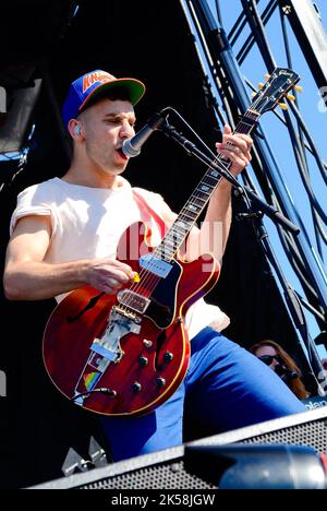 Jack Antonoff Preforming Stock Photo - Alamy