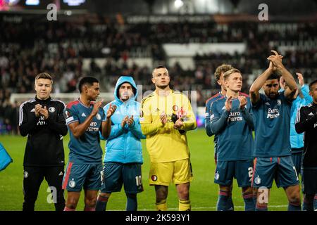 Herning, Denmark. 06th Oct, 2022. Goalkeeper Justin Bijlow (1) and the players of Feyenoord are thanking the fans after the UEFA Europa League match between FC Midtjylland and Feyenoord at MCH Arena in Herning. (Photo Credit: Gonzales Photo/Alamy Live News Stock Photo