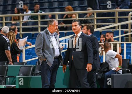 Athens, Lombardy, Greece. 6th Oct, 2022. MARSHALL GLICKMAN, CEO of Euroleague Basketball (R) and VASSILEIOS PARTHENOPOULOS (L), President of Panathinaikos Athens, react during the 2022/2023 Turkish Airlines EuroLeague Regular Season Round 1 match between Panathinaikos Athens and Real Madrid at OAKA on October 06, 2022 in Athens, Greece. (Credit Image: © Stefanos Kyriazis/ZUMA Press Wire) Stock Photo