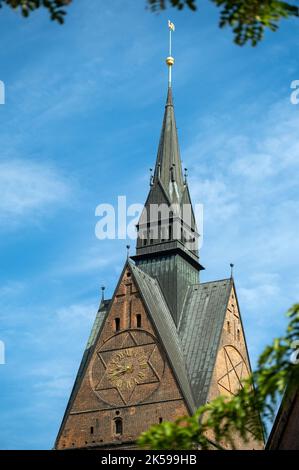 31.05.2022, Germany, Lower Saxony, Hannover - Tower of the market church St. Georgii et Jacobi, landmark of Hannover Am Markte. 00A220531D013CAROEX.JP Stock Photo