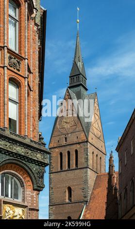 31.05.2022, Germany, Lower Saxony, Hannover - Tower of the market church St. Georgii et Jacobi, landmark of Hannover Am Markte, in front old building Stock Photo
