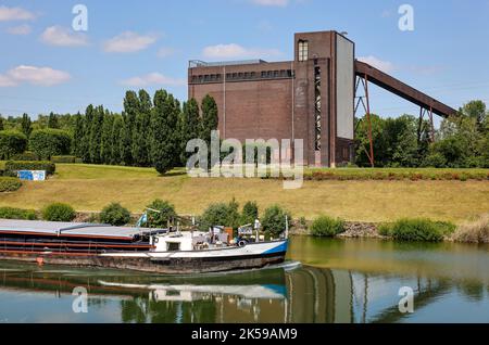 30.07.2022, Germany, North Rhine-Westphalia, Gelsenkirchen - Nordsternpark, here with the building of the coal mixing plant of the former Nordstern co Stock Photo