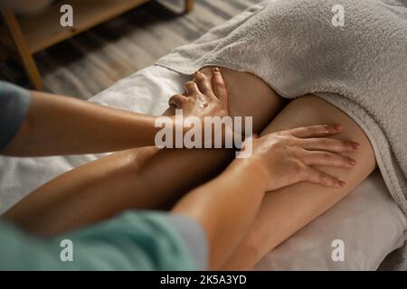 https://l450v.alamy.com/450v/2k5a3yd/cropped-shot-of-masseur-doing-lymphatic-drainage-or-anti-cellulite-massage-on-legs-for-woman-client-lying-at-spa-center-beauty-treatments-for-weight-2k5a3yd.jpg