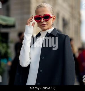 Caro Daur Street Style During Paris Fashion Week SS23 Stock Photo