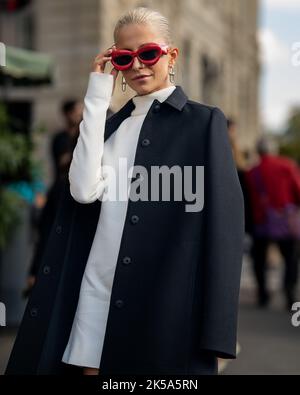 Caro Daur Street Style During Paris Fashion Week SS23 Stock Photo