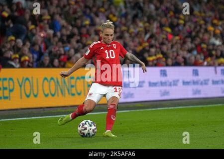 Cardiff City Stadium, Wales, 6 Oct 2022, Jess Fishlock during Wales' extra time win over Bosnia and Herzegovina, Cardiff City Stadium, 6 October 2022, Credit Penallta Photographics / Alamy Live Stock Photo