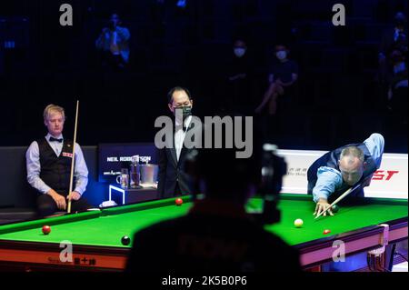 Hong Kong, China. 07th Oct, 2022. Mark Williams in action during the third quarter-final match of Hong Kong Masters snooker tournament against Australian player Neil Robertson. Credit: SOPA Images Limited/Alamy Live News Stock Photo