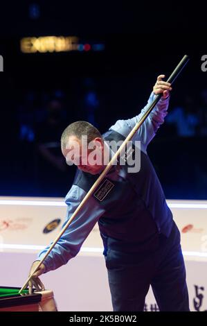 Hong Kong, China. 07th Oct, 2022. Mark Williams in action during the third quarter-final match of Hong Kong Masters snooker tournament against Australian player Neil Robertson. Credit: SOPA Images Limited/Alamy Live News Stock Photo