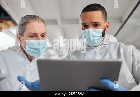 Scientist team, covid laboratory research and tablet information, data analysis and medical test results. Science experts with face masks ppe planning Stock Photo