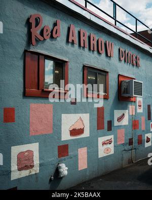 Red Arrow Diner vintage sign, Manchester, New Hampshire Stock Photo