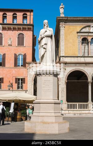 Verona Dante, view of the statue of Dante Alighieri sited in the Piazza dei Signori in the historic centre of Verona, Italy.