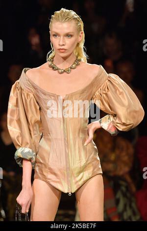 Stella Maxwell storms runway for Vivienne Westwood's Paris Fashion