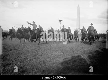 Cavalry Review By President Wilson - Cavalry In Maneuvers, 1913. Washington, DC. Stock Photo