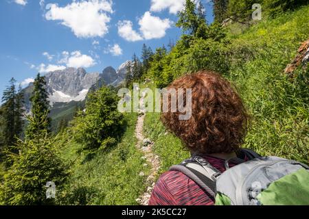 Hiking trail to Baumgartenköpfl, Wilder Kaiser, Kaisergebirge, valley ...