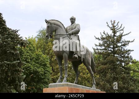 Statue of Bolshevik military commander Mikhail Frunze (1885-1925), Erkindik Boulevard, Bishkek, Bishkek City Region, Kyrgyzstan, Central Asia Stock Photo