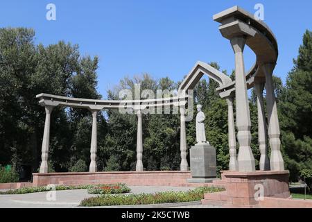 Monument to Kurmanjan Datka -  Tsaritsa of Alai - (1811-1907), Dubovy Park, Chui Avenue, Bishkek, Bishkek City Region, Kyrgyzstan, Central Asia Stock Photo