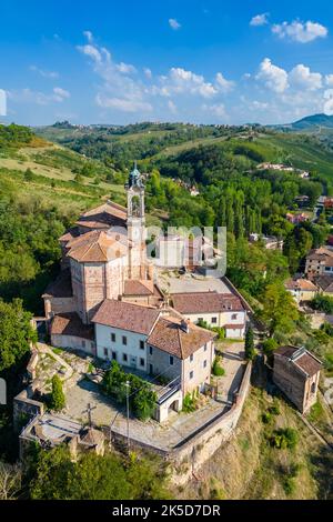 Aerial view of the church and sacred mount of Santuario della Ppassione of Torricella Verzate. Oltrepo Pavese, Province of Pavia, Lombardy, Italy. Stock Photo