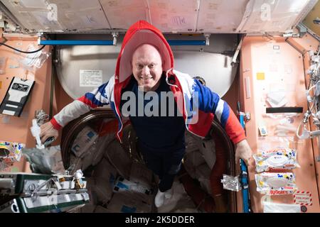 The Expedition 67 crew posed for a portrait during dinner inside the ...