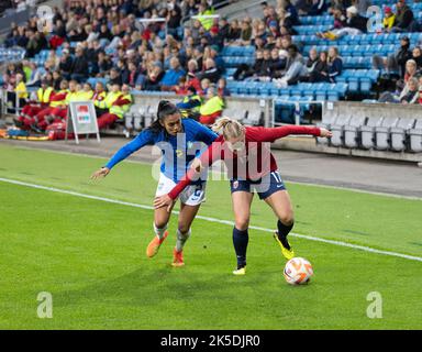 Oslo, Norway. 07th Oct, 2022. Oslo, Norway, October 7th 2022: Battle for the ball during at the International friendly game between Norway and Brazil at Ullevaal stadium in Oslo, Norway (Ane Frosaker/SPP) Credit: SPP Sport Press Photo. /Alamy Live News Stock Photo