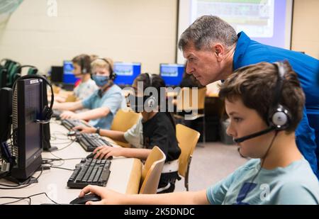 NASA’s SpaceX Crew-2 NASA astronaut Shane Kimbrough surveys what students in the tech crew in the Space Shuttle Simulator room are doing during a visit to Arlington Science Focus Elementary School, Friday, June 10, 2022, in Arlington, Virginia. Stock Photo