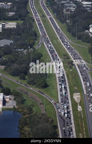 Punta Gorda, FL, USA. 7th Oct, 2022. Aerial view of Interstate 75 Jammed With Traffic Heading Toward Hurricane Ravished Areas after hurricane Ian In Punta Gorda, Florida on October 7, 2022. Credit: Mpi34/Media Punch/Alamy Live News Stock Photo