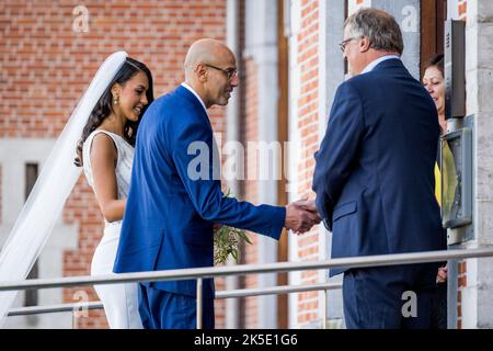 Evenepoel's partner Oumaima Oumi Rayane and her father greet mayor Willy Segers ahead of the wedding of Belgian cyclist Remco Evenepoel and Oumi Rayane, Sunday 02 October 2022 in Dilbeek, Belgium. BELGA PHOTO JASPER JACOBS Stock Photo