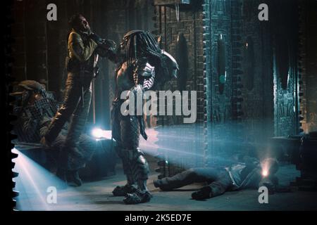 RAOUL BOVA, AVP: ALIEN VS. PREDATOR, 2004 Stock Photo - Alamy