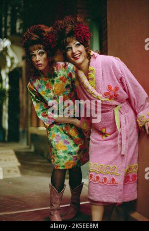 TONI COLLETTE, NIA VARDALOS, CONNIE AND CARLA, 2004 Stock Photo