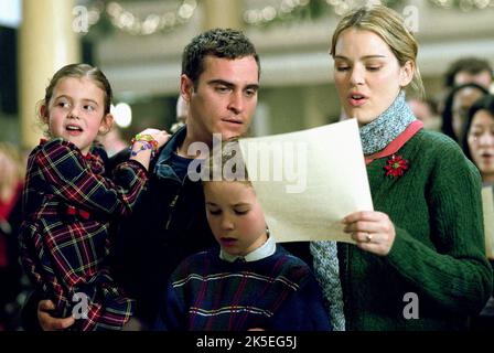 JOAQUIN PHOENIX, JACINDA BARRETT, BROOKE HAMLIN, SPENCER BERGLUND, LADDER 49, 2004 Stock Photo