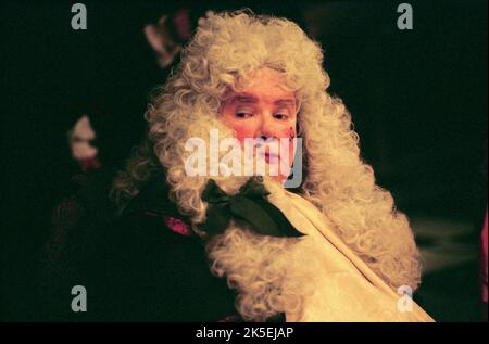 RICHARD GRIFFITHS, STAGE BEAUTY, 2004 Stock Photo