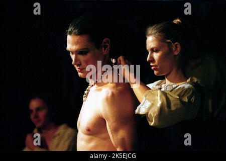 BILLY CRUDUP, CLAIRE DANES, STAGE BEAUTY, 2004 Stock Photo