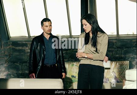 OLIVIER MARTINEZ, ANGELINA JOLIE, TAKING LIVES, 2004 Stock Photo - Alamy
