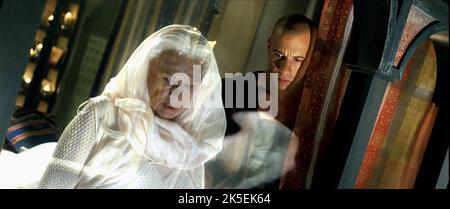 JUDI DENCH, VIN DIESEL, THE CHRONICLES OF RIDDICK, 2004 Stock Photo