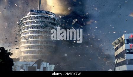 TORNADO HITS THE CAPITOL RECORDS BUILDING, THE DAY AFTER TOMORROW, 2004 Stock Photo