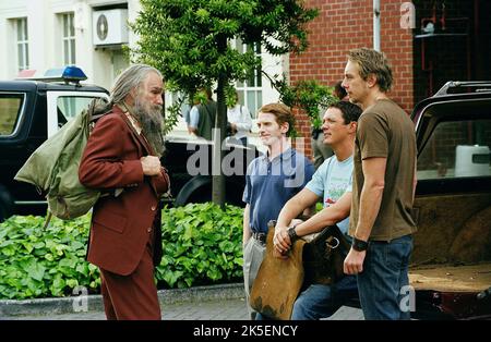 BURT REYNOLDS, SETH GREEN, MATTHEW LILLARD, DAX SHEPARD, WITHOUT A PADDLE, 2004 Stock Photo