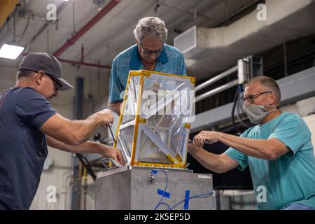 The MSolo instrument, a modified commercial mass spectrometer for space ...