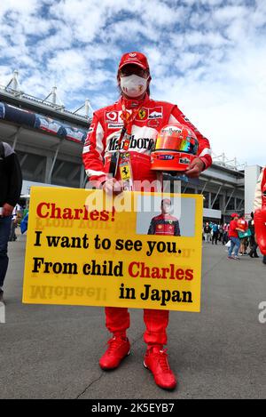 Suzuka, Japan. 08th Oct, 2022. Circuit atmosphere - fan. Japanese Grand Prix, Saturday 8th October 2022. Suzuka, Japan. Credit: James Moy/Alamy Live News Stock Photo