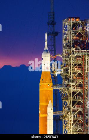 NASA’s Space Launch System (SLS) rocket with the Orion spacecraft aboard is seen atop the mobile launcher at Launch 39B at NASA’s Kennedy Space Center in Florida. Artemis I mission is the first integrated test of the agency’s deep space exploration systems: the Space Launch System rocket, Orion spacecraft, and supporting ground systems. The mission is the first in a series of increasingly complex missions to the Moon. Launch of the uncrewed flight test is targeted for no earlier than Sept. 3 at 2:17 p.m. ET. With Artemis missions, NASA will land the first woman and first person of color on the Stock Photo