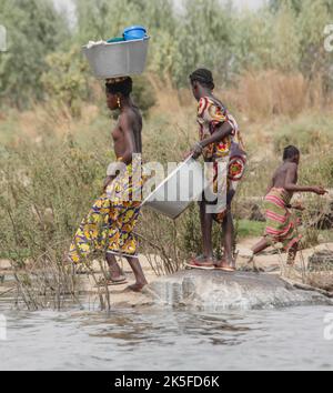 Washing clothes in the Niger River, Segou, Mali, West Africa Stock Photo