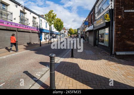 06.10.2022 St Helens, Merseyside, UK Bars and businesses on westfield st in st Helens Stock Photo