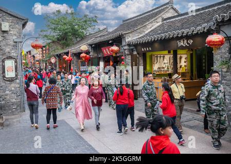 Yangzhou, Jiangsu, China.  Dong Guan Street Scene. Stock Photo