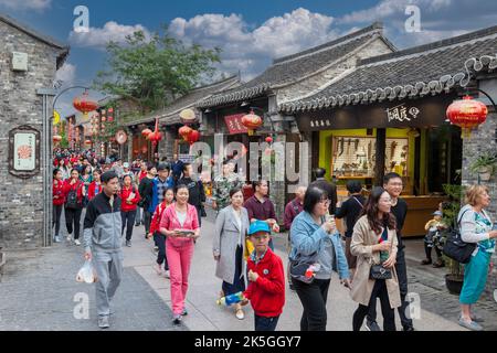 Yangzhou, Jiangsu, China.  Dong Guan Street Scene. Stock Photo