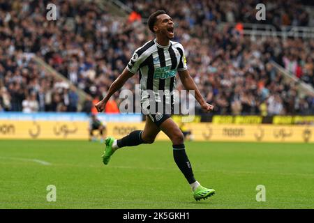 Newcastle United's Jacob Murphy celebrates scoring their side's second goal of the game during the Premier League match at St James' Park, Newcastle upon Tyne. Picture date: Saturday October 8, 2022. Stock Photo