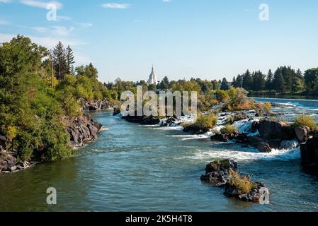 Snake river leading towards temple in Idaho falls during summer Stock Photo