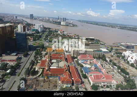 The Mekong river which crosses the capital of Cambodia Stock Photo - Alamy