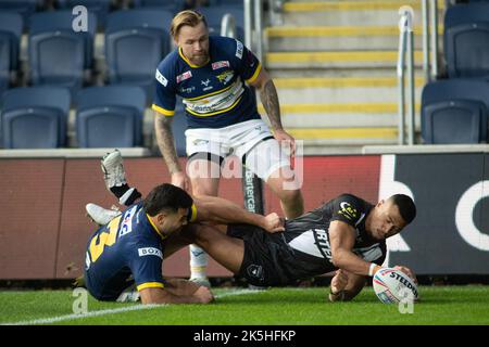 Leeds, UK. 08th Oct, 2022. Headingley Stadium, Leeds, West Yorkshire, 8th October 2022. Leeds Rhinos v New Zealand Rugby League in the Bartercard International Challenge Ronaldo Mulitalo of New Zealand Rugby League scores the try against Leeds Rhinos Credit: Touchlinepics/Alamy Live News Stock Photo