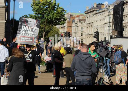 London, UK. 8th Oct, 2022. Thousands of people gather in Westminster to form a chain of protest around the Parliament buildings in support of Wikileaks founder Julian Assange and Press Freedom. Protestors calling for the release of Assange from Londons Belmarsh prison and opposing his extradition to the United States of America. Credit: Aldercy Carling/ Alamy Live News Stock Photo