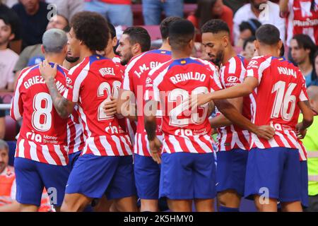 Madrid, Spain. 06th Oct, 2022. Atletico´s players celebrate during La Liga match day 8 between Atletico de Madrid and Girona at Civitas Metropolitano Stadium in Madrid, Spain, on October 8, 2022. (Photo by Edward F. Peters/Sipa USA) Credit: Sipa USA/Alamy Live News Stock Photo