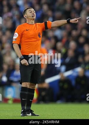Brighton and Hove, England, 8th October 2022. Referee Tony Harrington during the Premier League match at the AMEX Stadium, Brighton and Hove. Picture credit should read: Paul Terry / Sportimage